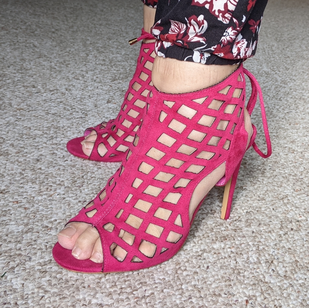 Cape Robin pink stiletto cage heels